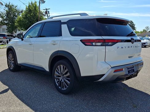 Certified 2023 Nissan Pathfinder SL w/ SL Premium Package AWD/4WD image 4