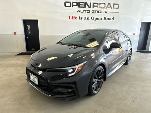 Used 2024 Toyota Corolla SE w/ SE Premium Package FWD image 2
