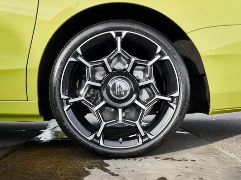 Used 2025 Rolls-Royce Ghost Black Badge image 17