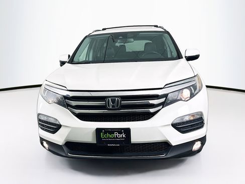 Used 2018 Honda Pilot Touring image 2