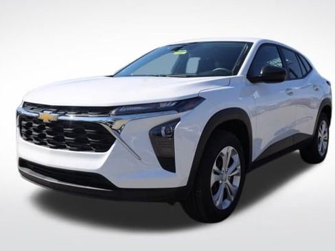 Certified 2025 Chevrolet Trax LS image 6