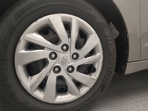 Used 2020 Hyundai Elantra SE w/ Cargo Package (C1) image 31