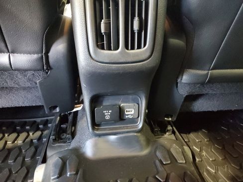Used 2021 Jeep Compass Latitude w/ Sun and Sound Group FWD image 12