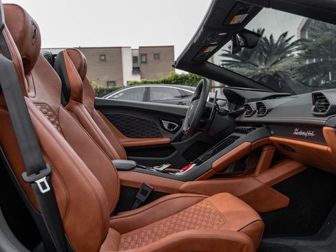 Used 2024 Lamborghini Huracan EVO image 8