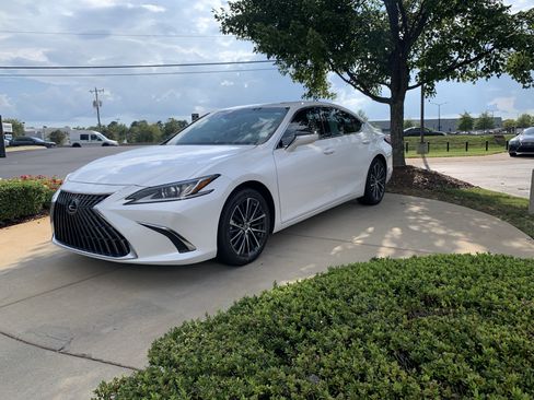 Used 2025 Lexus ES 300h w/ Premium Package FWD image 5