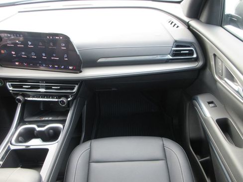 Certified 2025 Chevrolet Traverse LT w/ LPO, Floor Liner Package image 17