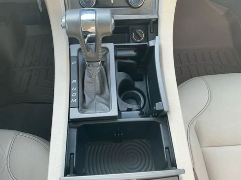 Used 2010 Ford Taurus SEL image 22
