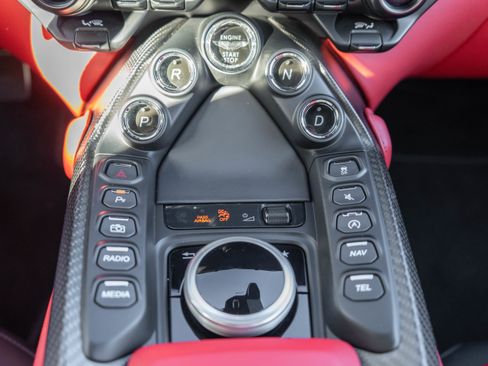 Used 2023 Aston Martin V8 Vantage Coupe image 23