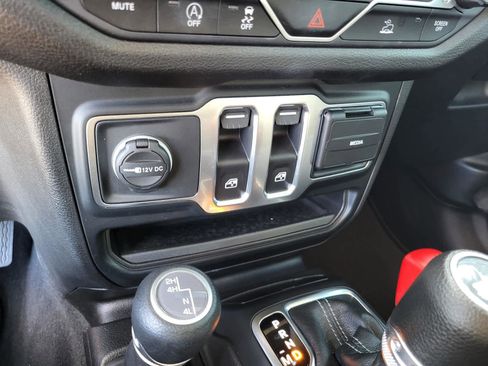 Used 2024 Jeep Wrangler Sport S image 23