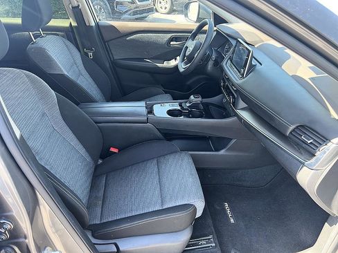 Certified 2023 Nissan Rogue SV FWD image 17