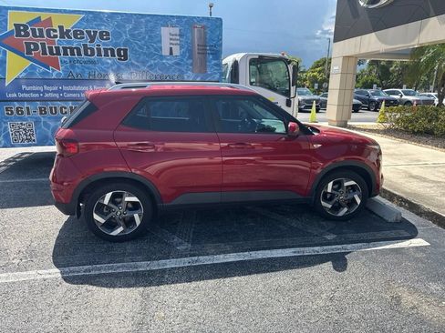 Used 2022 Hyundai Venue Limited FWD image 6