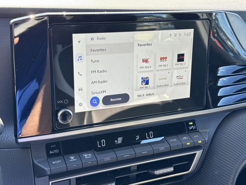 Used 2025 Toyota Camry SE image 24