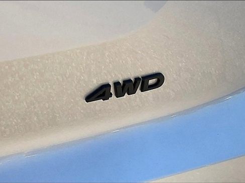 New 2025 Nissan Pathfinder SV w/ Black Appearance Package image 9