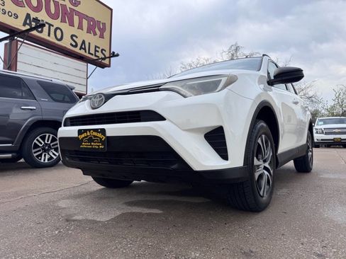 Used 2017 Toyota RAV4 LE image 1