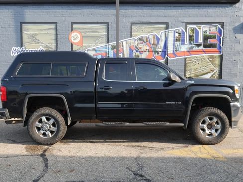 Used 2019 GMC Sierra 2500 SLE w/ SLE Preferred Package AWD/4WD image 16