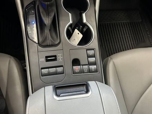 Certified 2023 Toyota Highlander XLE image 12