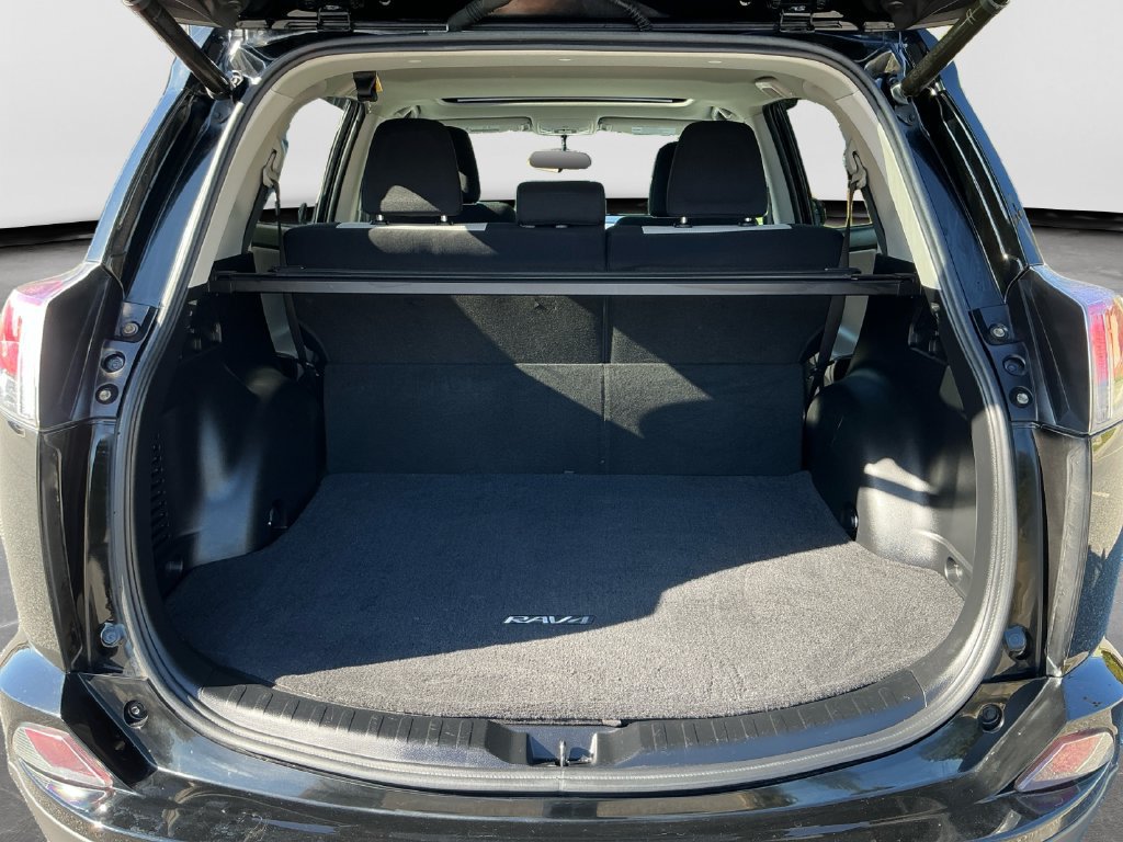 Used 2016 Toyota RAV4 XLE AWD/4WD image 17