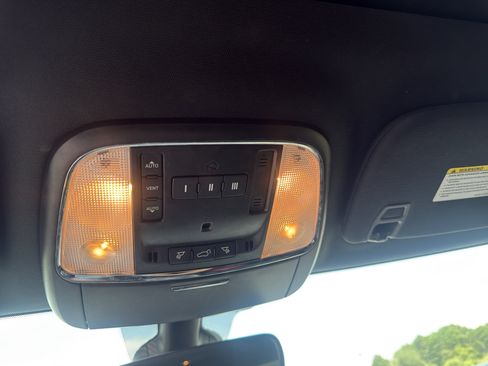 Used 2022 Jeep Grand Cherokee Limited AWD/4WD image 18