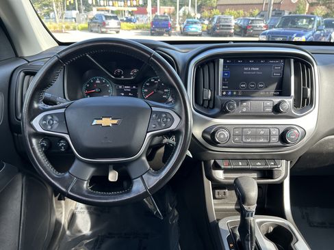 Used 2022 Chevrolet Colorado LT AWD/4WD image 19