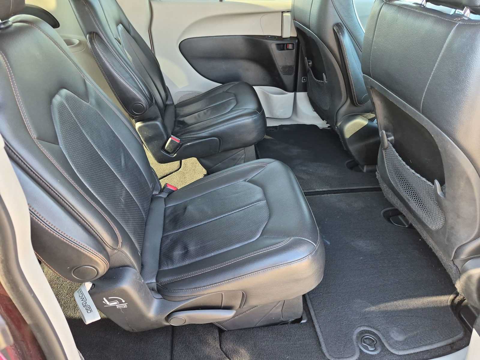 Used 2018 Chrysler Pacifica Touring-L FWD image 19