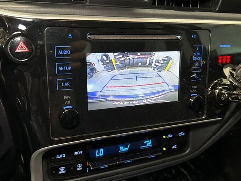 Used 2018 Toyota Corolla SE w/ Body Protection Package FWD image 18