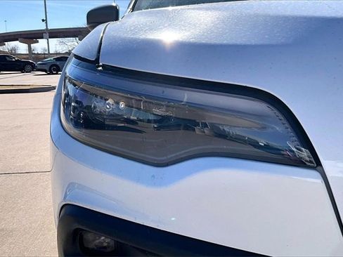 Used 2019 Jeep Cherokee Trailhawk image 31