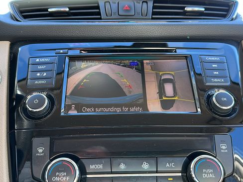 Used 2020 Nissan Rogue SV w/ Premium Package image 19