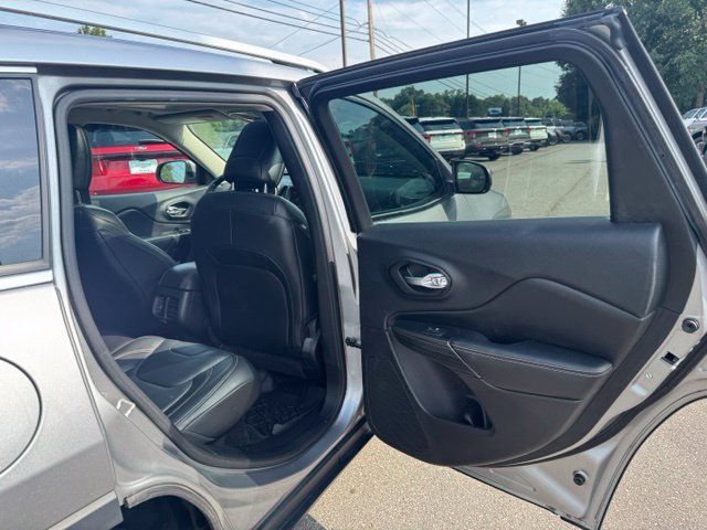 Used 2016 Jeep Cherokee Limited AWD/4WD image 14