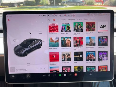 Used 2023 Tesla Model 3 Standard Range image 18