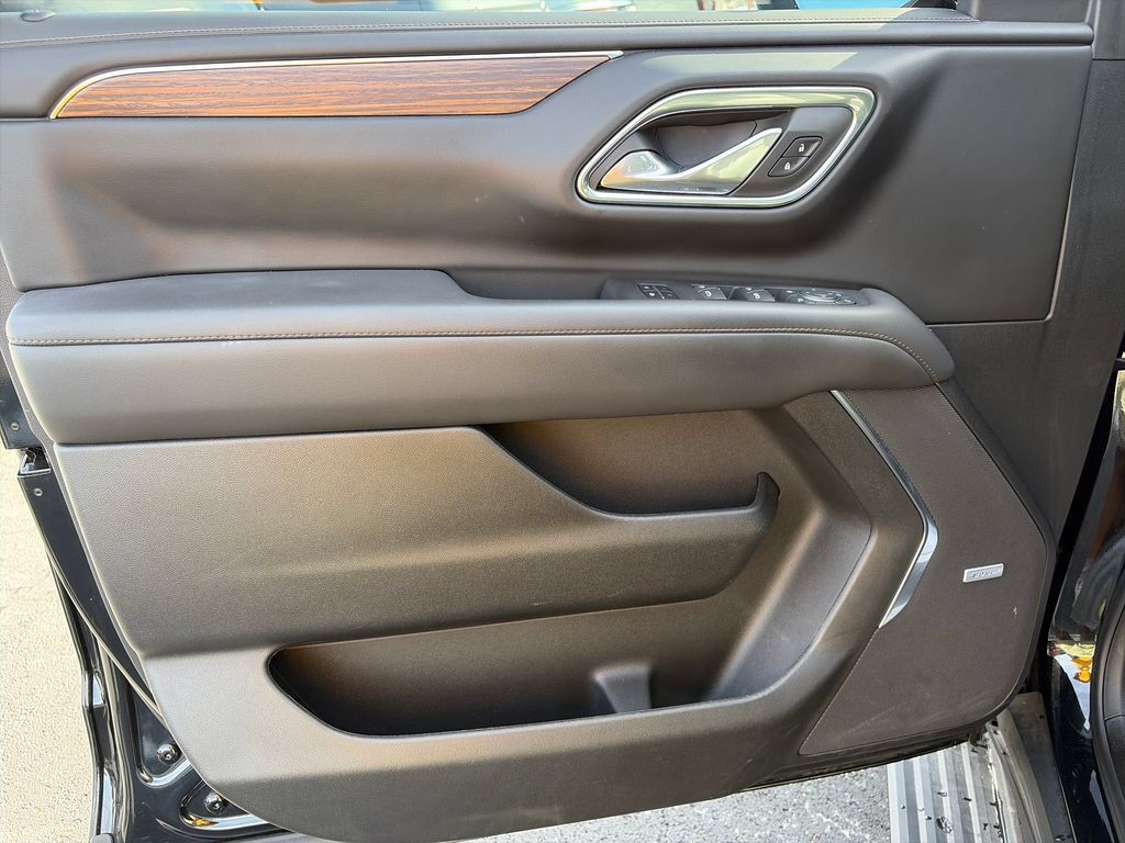 Used 2023 Chevrolet Tahoe High Country w/ Premium Package AWD/4WD image 19