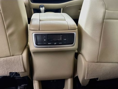 Used 2017 Toyota Highlander XLE AWD/4WD image 28