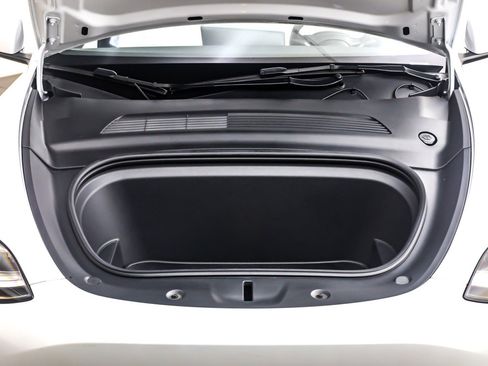 Used 2021 Tesla Model Y Long Range image 11