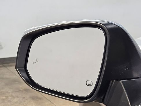 Used 2020 Toyota Highlander XLE image 22