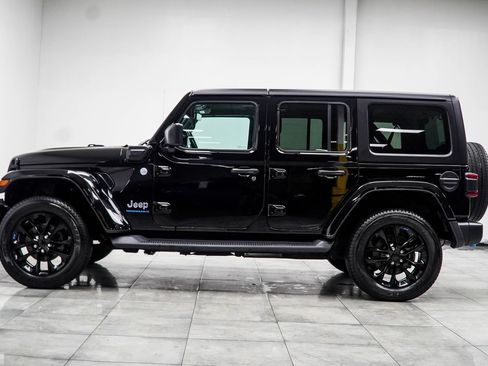 Used 2023 Jeep Wrangler Unlimited Sahara w/ Cold Weather Group AWD/4WD image 10