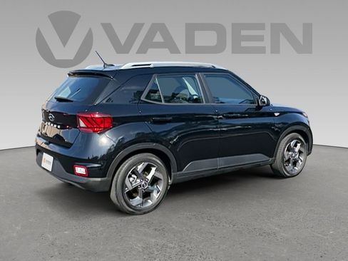 Used 2024 Hyundai Venue SEL image 15