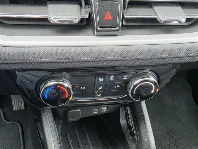 Used 2024 Chevrolet TrailBlazer LT AWD/4WD image 28