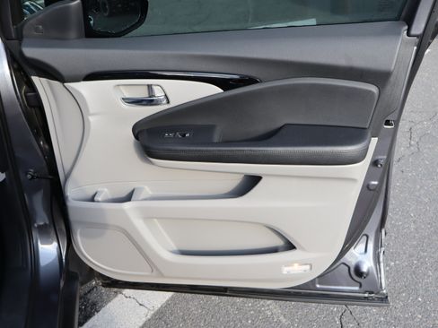 Used 2019 Honda Pilot Touring image 38