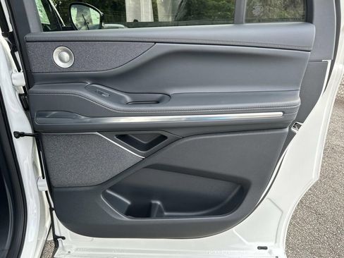 New 2025 Lincoln Navigator L Reserve w/ Jet Appearance Package image 16