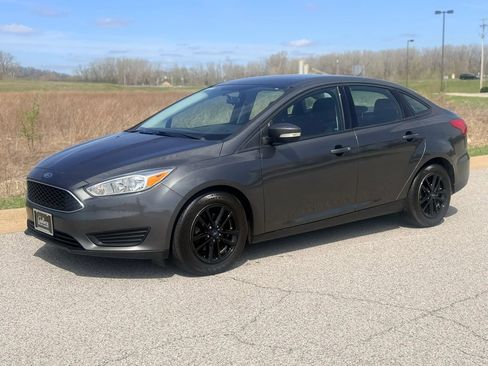 Used 2017 Ford Focus SE image 7