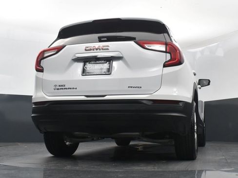 Used 2024 GMC Terrain SLE image 40