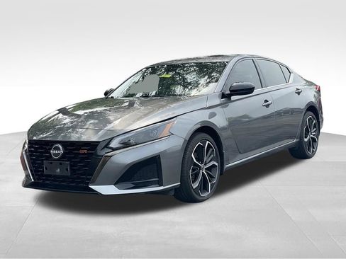 Certified 2024 Nissan Altima 2.5 SR w/ SR Premium Package AWD/4WD image 2