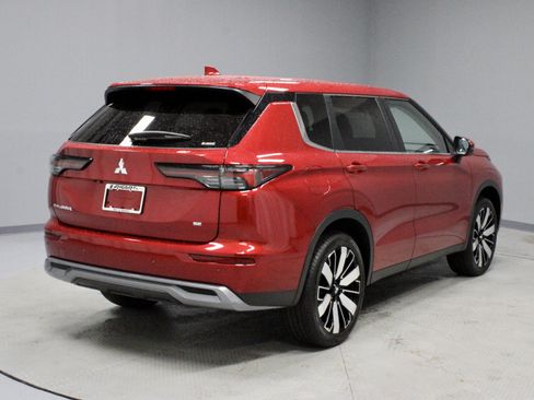 New 2025 Mitsubishi Outlander SE image 8