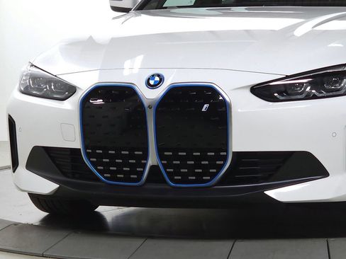 Used 2023 BMW i4 eDrive40 w/ Premium Package RWD image 3