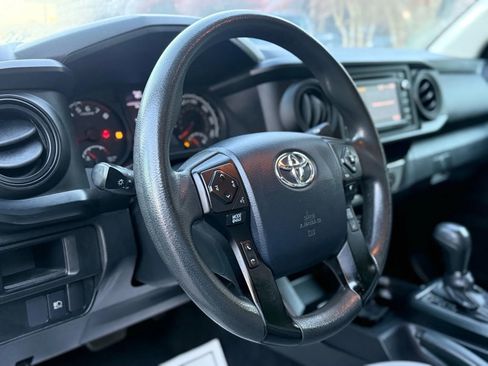 Used 2019 Toyota Tacoma SR image 12