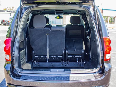 Used 2019 Dodge Grand Caravan SE FWD image 15