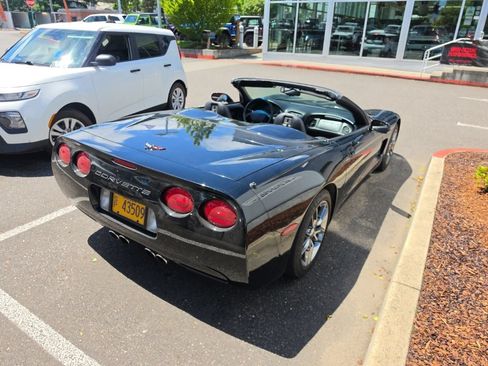 Used 1999 Chevrolet Corvette Convertible w/ Memory Pkg RWD image 4