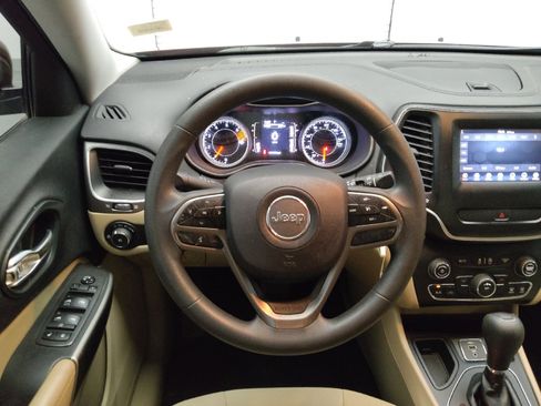 Used 2019 Jeep Cherokee Latitude w/ Popular Appearance Group FWD image 22