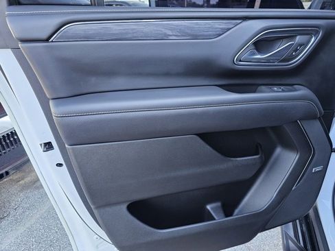 Used 2023 GMC Yukon XL SLT w/ SLT Luxury Package image 22