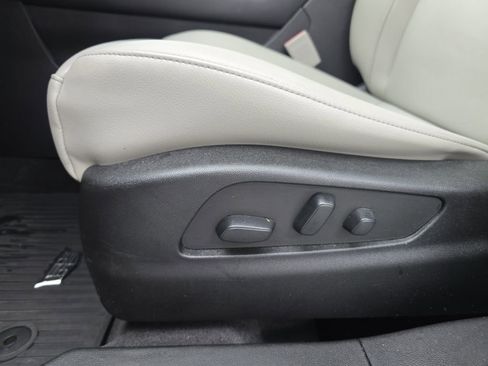 Used 2023 Cadillac XT4 Luxury image 31