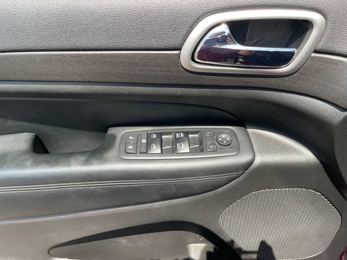 Used 2018 Jeep Grand Cherokee Altitude image 12